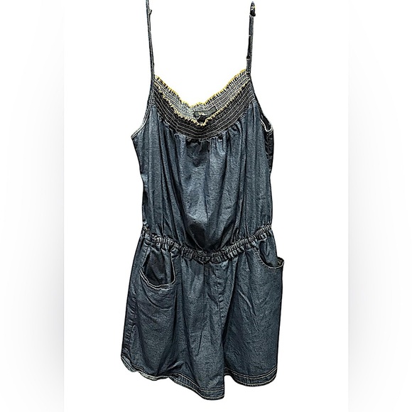 Stylish Denim Romper with Lace Trim 1X 36in long pit to pit 19in - Picture 1 of 6